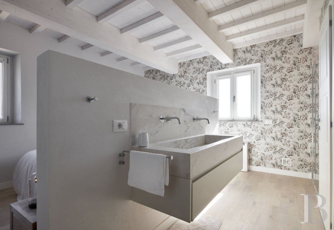 A 19th-century farmhouse surrounded by olive trees in Tuscany, north of Vinci, not far from Florence - photo  n°25